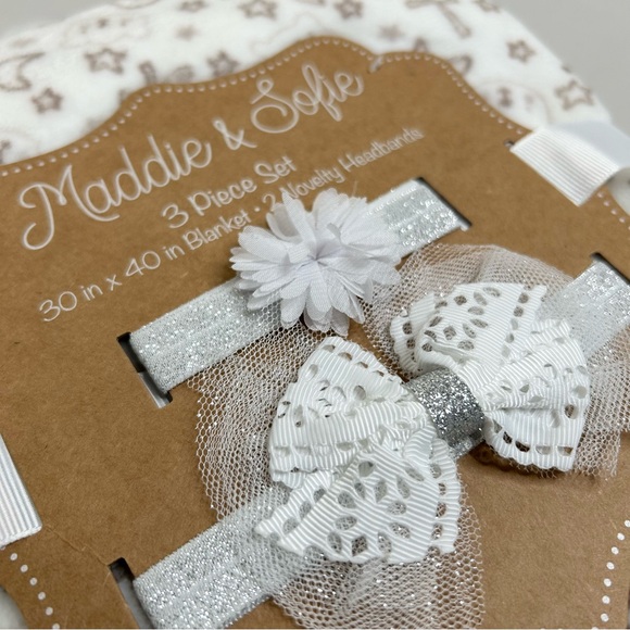 Maddie & Sofie Baby Blanket 3 piece Set with 2 novelty headbands 30x40 - Picture 4 of 7